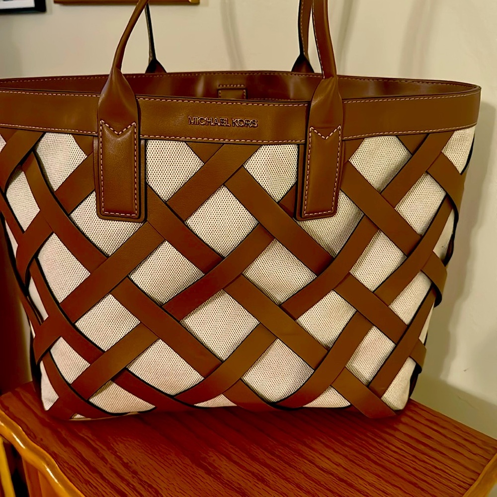 Michael Kors Sienna Tote. Large Tote. Walnut color and cream